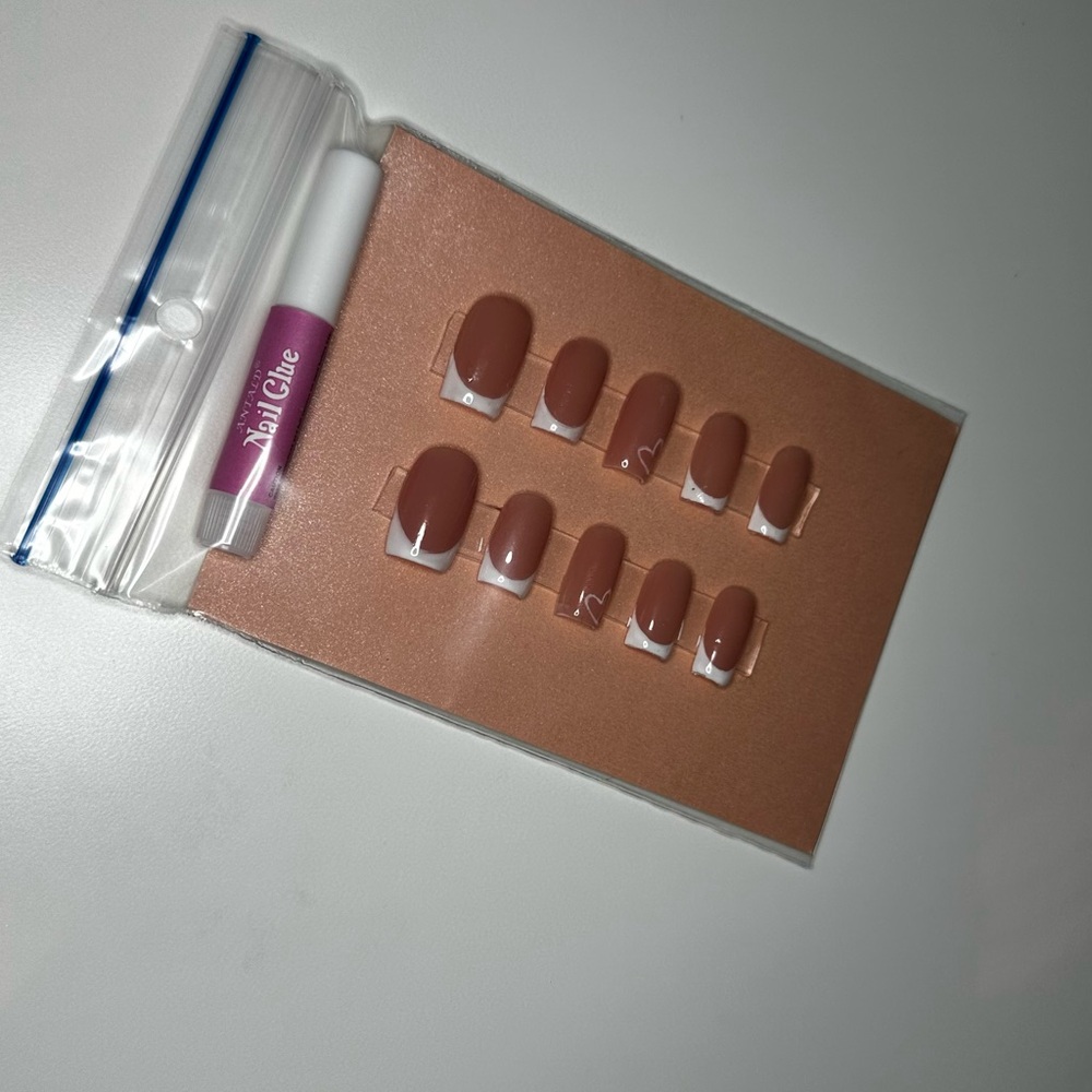 French tip with heart Press-On Nails